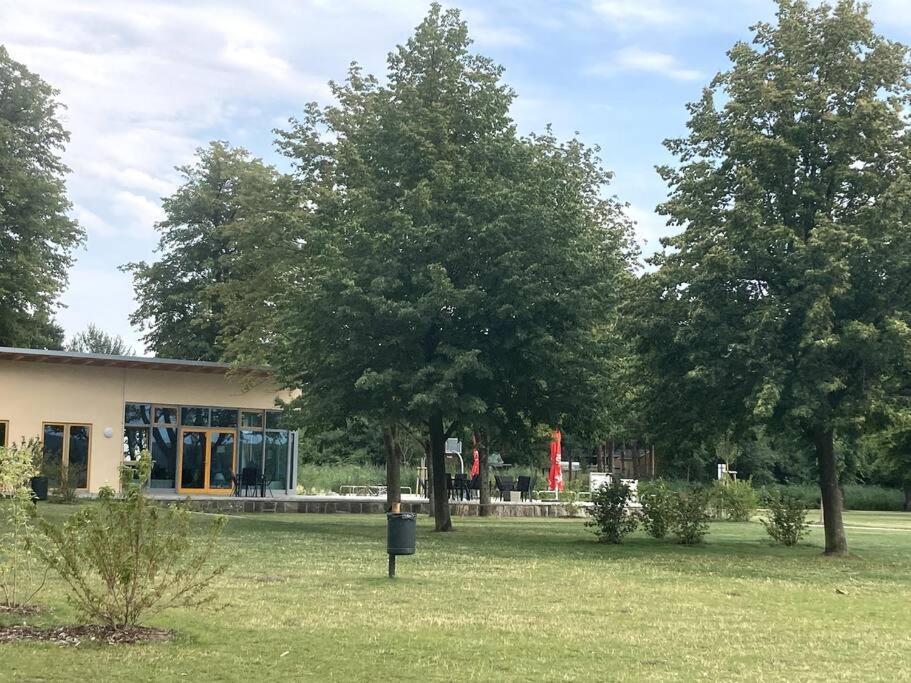 Gemuetliches Holzhaus Am See Warin エクステリア 写真
