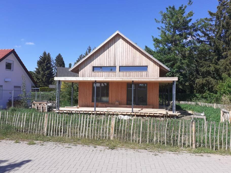 Gemuetliches Holzhaus Am See Warin エクステリア 写真