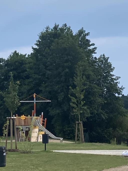 Gemuetliches Holzhaus Am See Warin エクステリア 写真