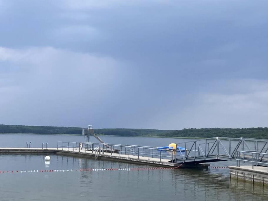 Gemuetliches Holzhaus Am See Warin エクステリア 写真